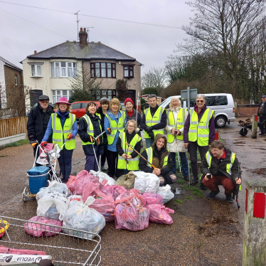 Anna Firth MP alongside Meg Davidson and other residents of Prittle Brook Community Group