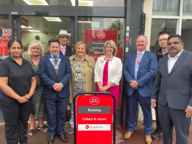 Anna Firth MP (centre) with representatives from the Post Office, SAVS, and local councillors Nigel Folkard and Bernard Arscott in front of the Post Office at 101 Broadway West, Leigh